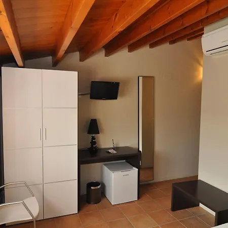 Hotel De Cabrit 3*